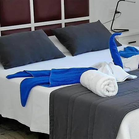 Playa Blanca Sleeps 6 Pool Air Con Wifi בית נופש
