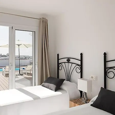 Hébergement de vacances Playa Blanca Sleeps 6 Pool Air Con Wifi Playa Blanca (Lanzarote)