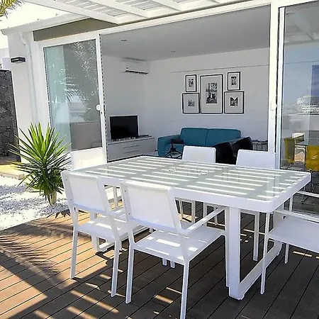 Playa Blanca Sleeps 6 Pool Air Con Wifi Holiday home *